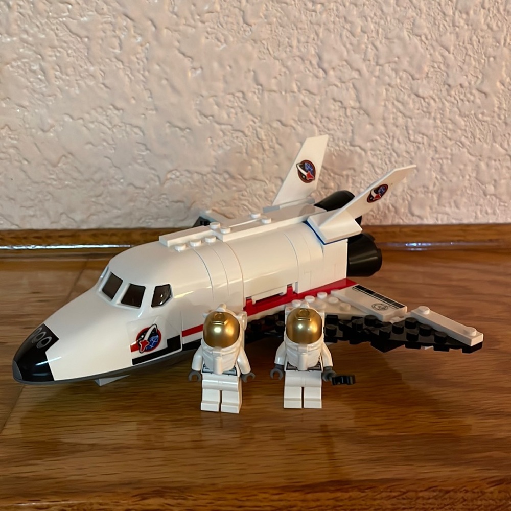 LEGO Utility Shuttle - Picture 3 of 9